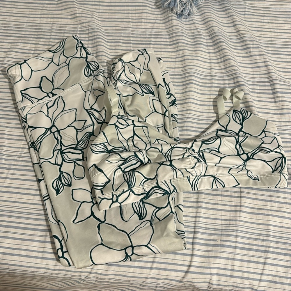 JoyLab by Target activewear set small leggings and sports bra